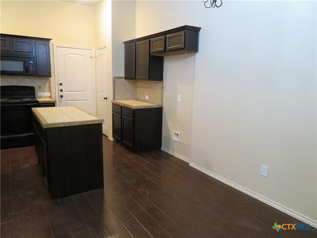 Building Photo - 554 Creekside Cir
