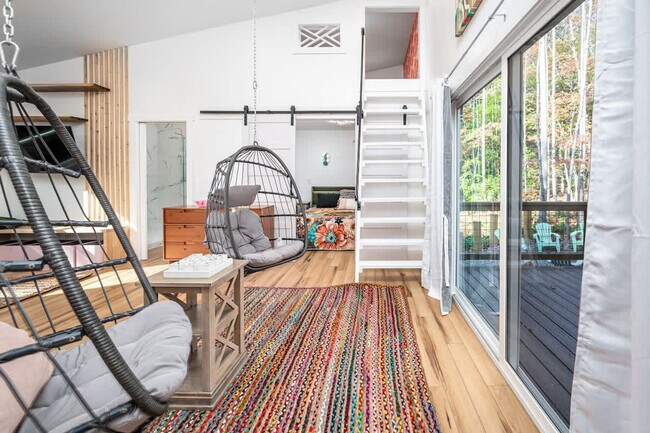 Building Photo - 288 Stonewall Road-SI ID1055518P