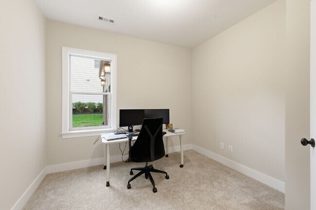 Building Photo - 790 Fontwell Ln