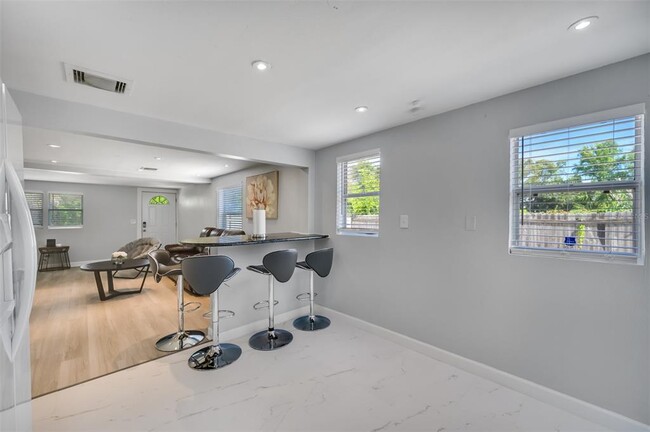 Building Photo - 1601 Palm Way