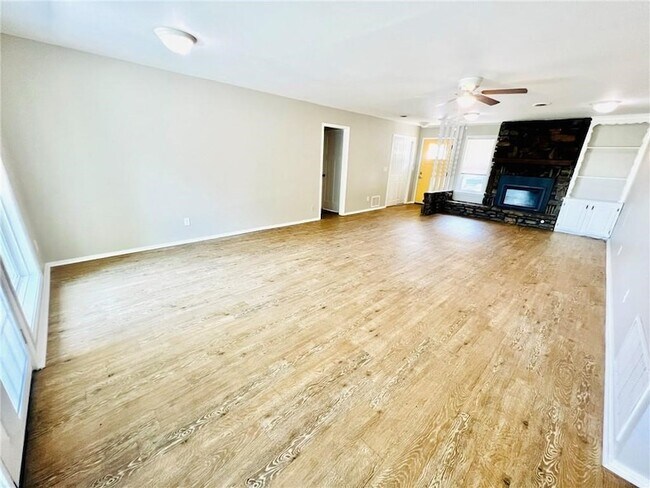 Building Photo - 14798 Dutchmans Dr