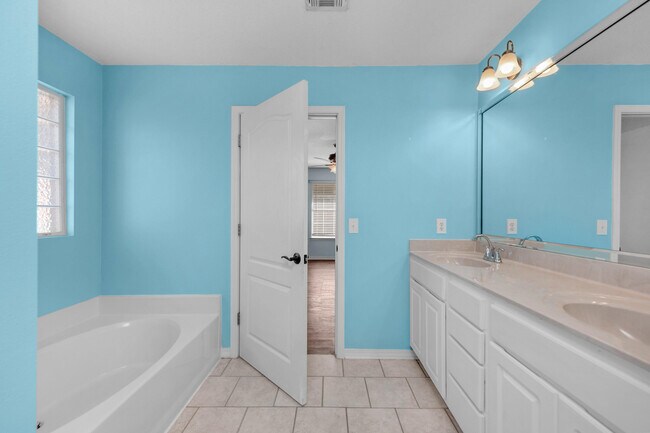 Building Photo - 5920 Ashton Woods Cir