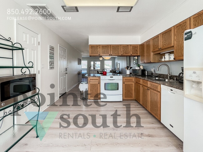 Building Photo - 13948 River Rd