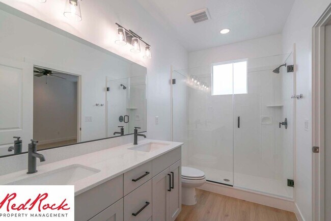 Building Photo - 3 Bedroom Townhome in Washington Fields wi...