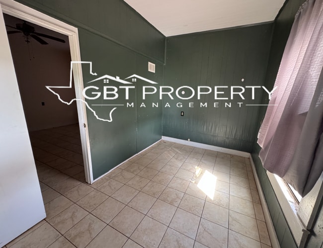 Building Photo - 2 Bedroom 1 Bathroom Home Downtown Kosse