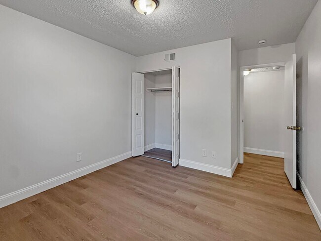 Building Photo - 5564 E Virginia St