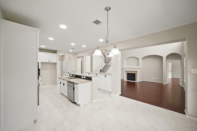 Building Photo - 714 Coggins Point Way