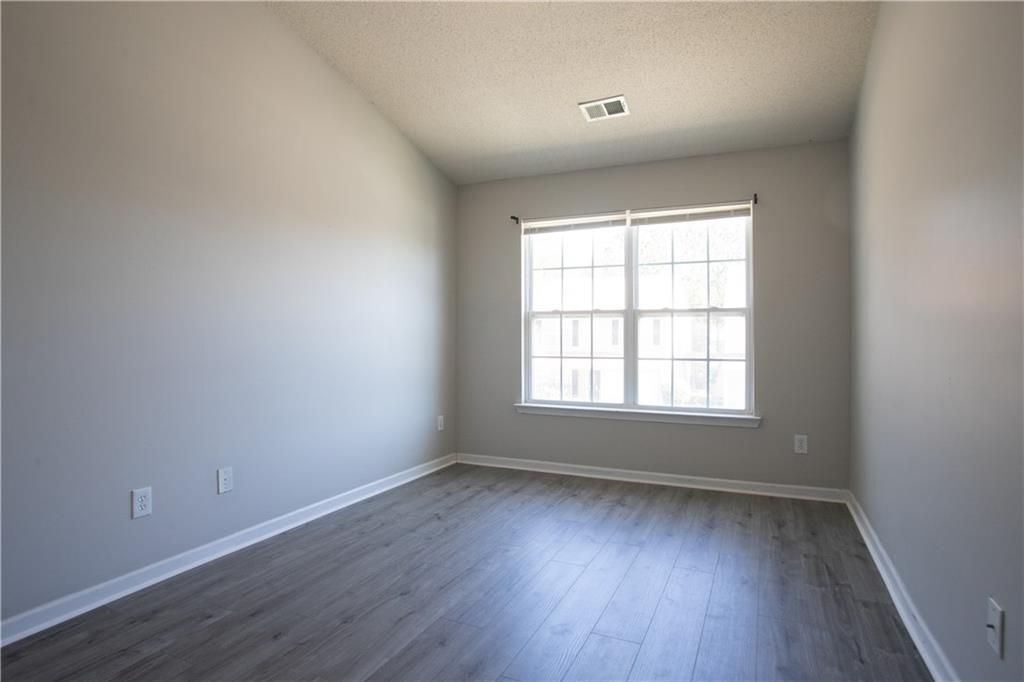 Building Photo - 645 Stadler Pointe