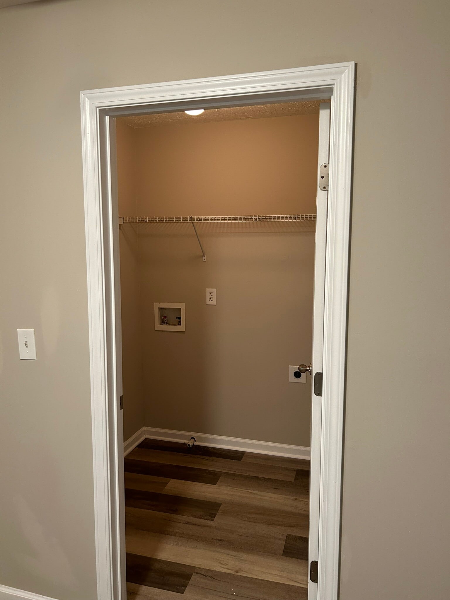 Washer/Dryer hookup - 2916 Vining Ridge Ter