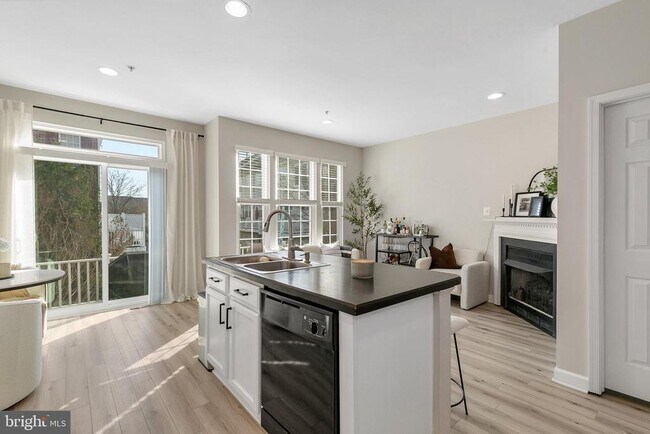 Building Photo - 709 Gaither Rd