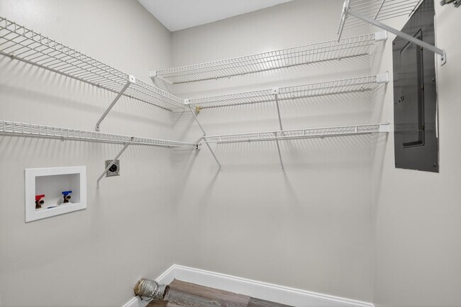 Building Photo - 484 Springdale Cir