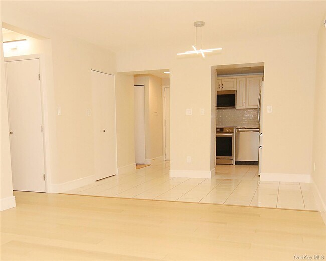 Building Photo - 230 W Broadway