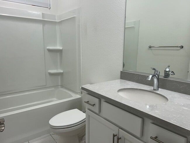 Building Photo - Beautiful 4 Bedroom 3 Bath Brentwood Home