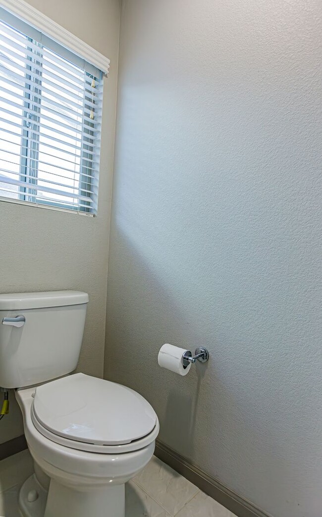 Building Photo - Rooftop Balcony