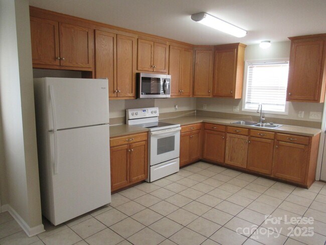 Building Photo - 406 S Flint St