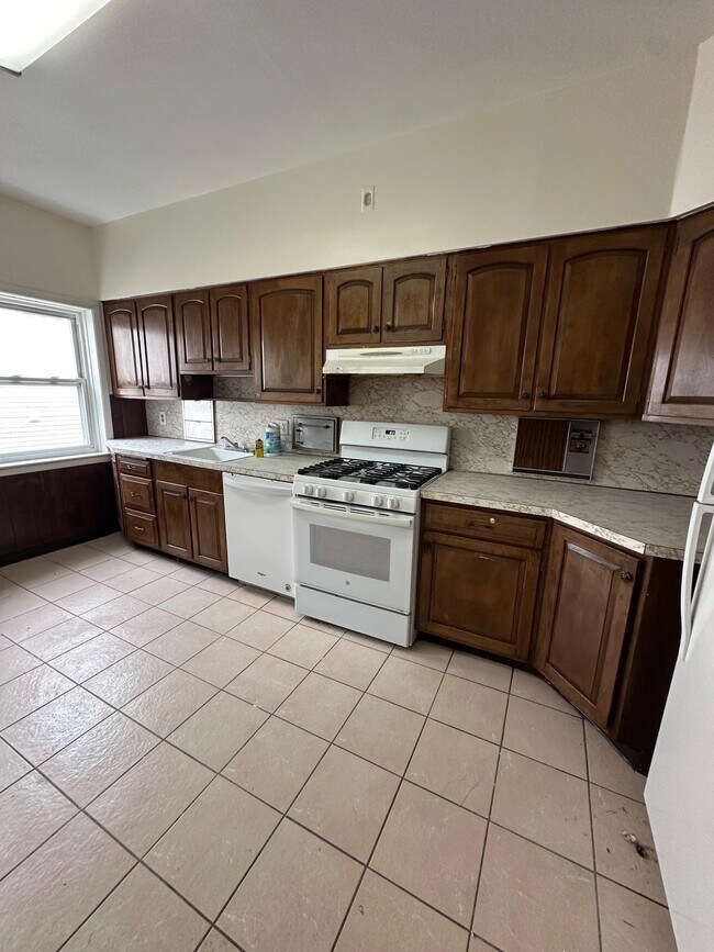 Building Photo - 606 15th St