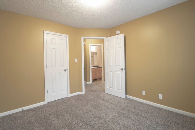 Building Photo - 2630 Del Ray Dr