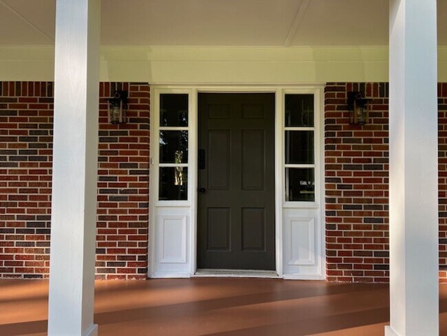 Building Photo - 4113 Canal Cir E