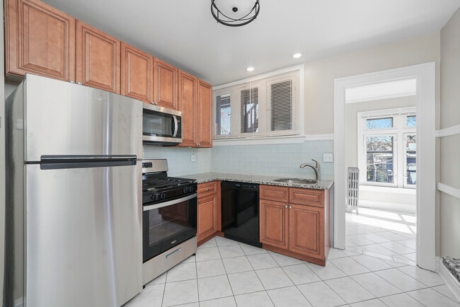Building Photo - 306 S Kenilworth Ave