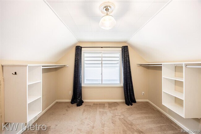 Building Photo - 1316 Lyons Ave