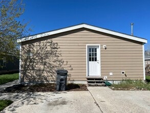 Building Photo - 3 bedroom 2 bathroom Modular Home in Babcock Vista!