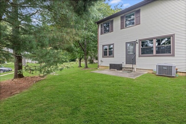 Building Photo - 100 Greensward Ln