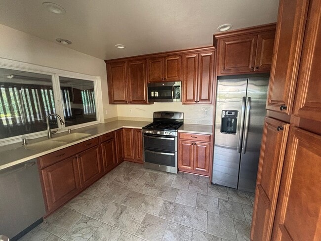 Building Photo - Charming 2-Bedroom Single-Story Home in Fr...