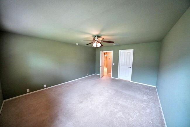 Building Photo - Charming 3-Bedroom Home in Schertz - Great...