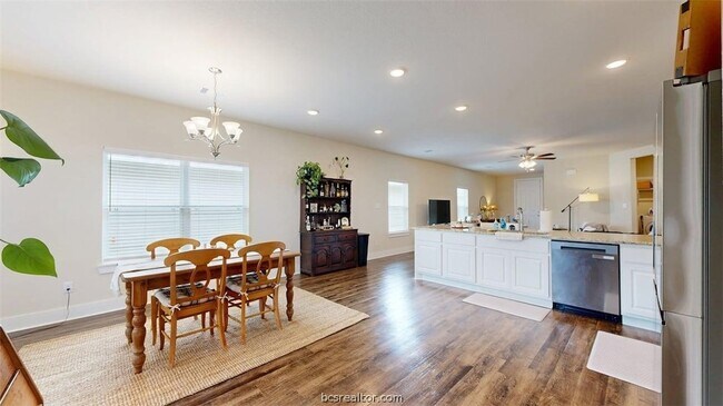 Building Photo - 918 Fork Ct