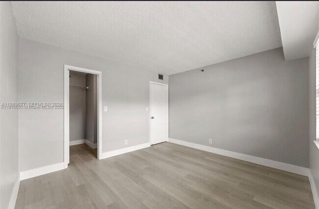 Building Photo - 3150 W Rolling Hills Cir