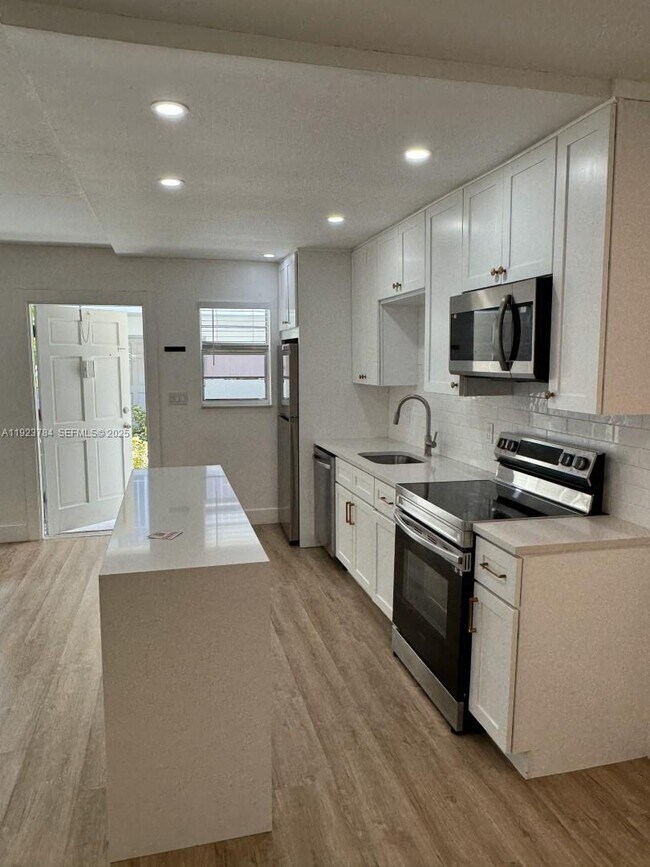 Building Photo - 1720 Cleveland St