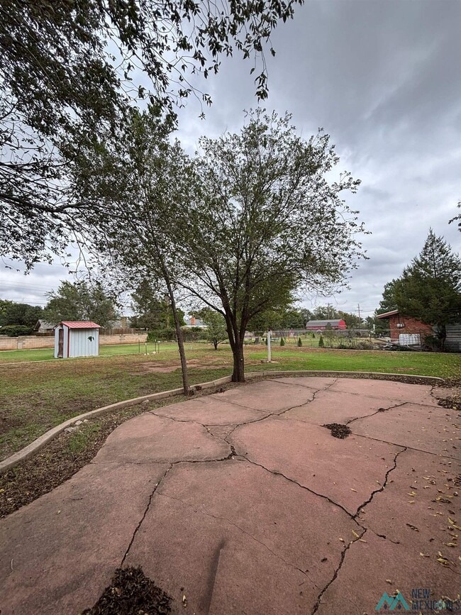 Building Photo - 1420 E 21st St