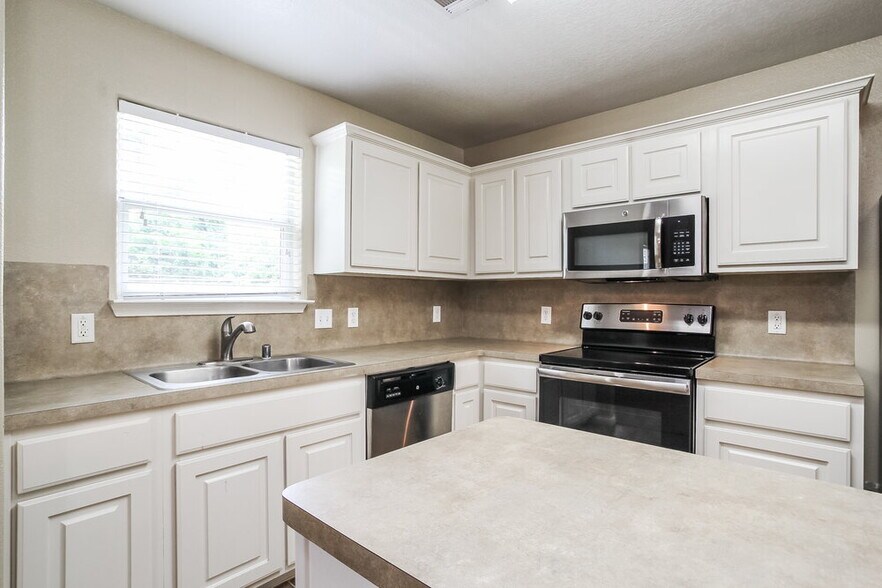 Building Photo - 29114 Red River Loop