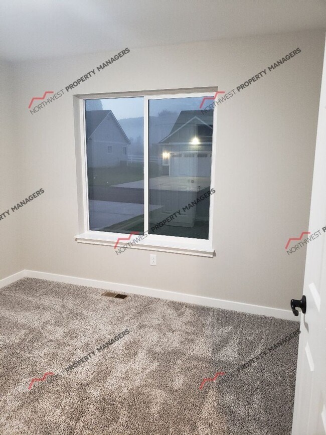 Building Photo - STATUS: AVAILABLE  | R245A | $2095 *** 1 ST FULL MONTH FREE - MOVE IN SPECIAL!!!