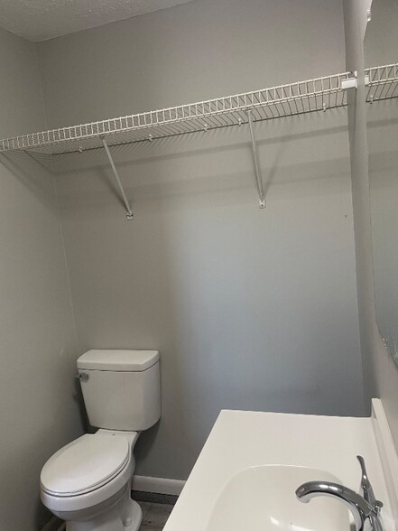 Building Photo - 409 Bond St