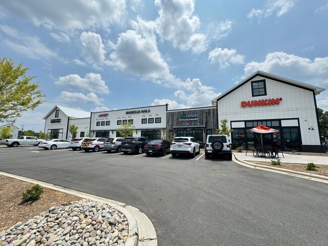 Building Photo - Built in 2024 End Unit with very convenien...