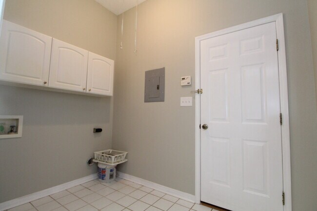 Building Photo - Spacious 3-Bedroom Cantonment Home with Sc...