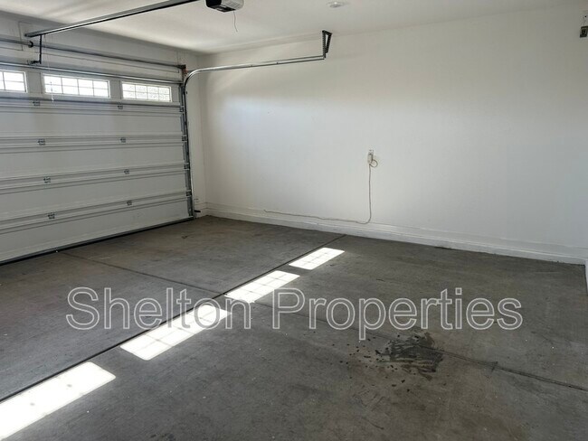 Building Photo - 16562 W Charlotte Dr