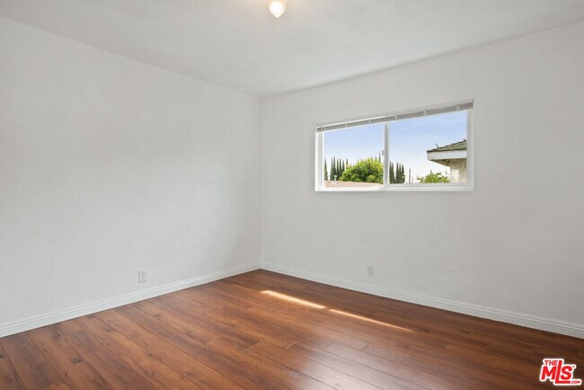 Building Photo - 2702 Potrero Ave