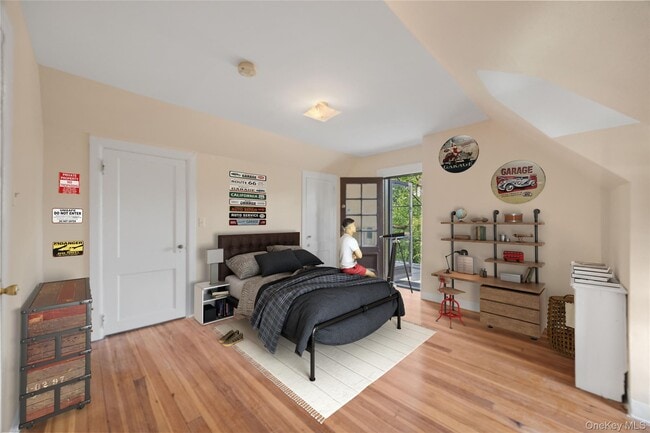 Building Photo - 176 Colonial Pkwy