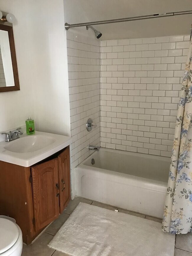 Building Photo - 315 Perry St