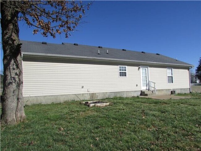 Building Photo - 233 Royal Garden Dr