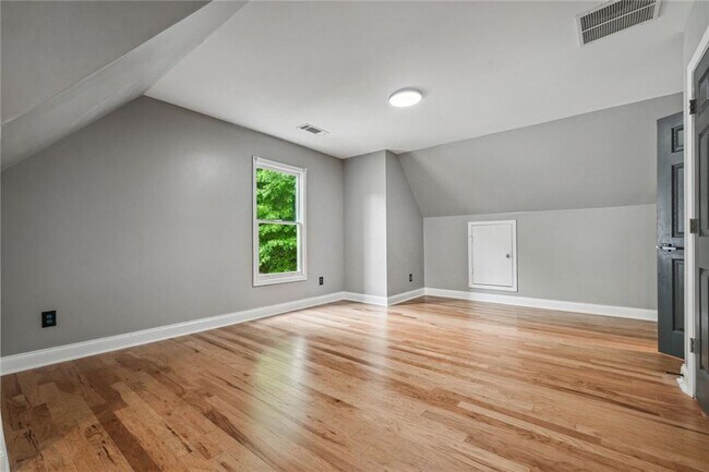 Building Photo - 3131 Washington Rd