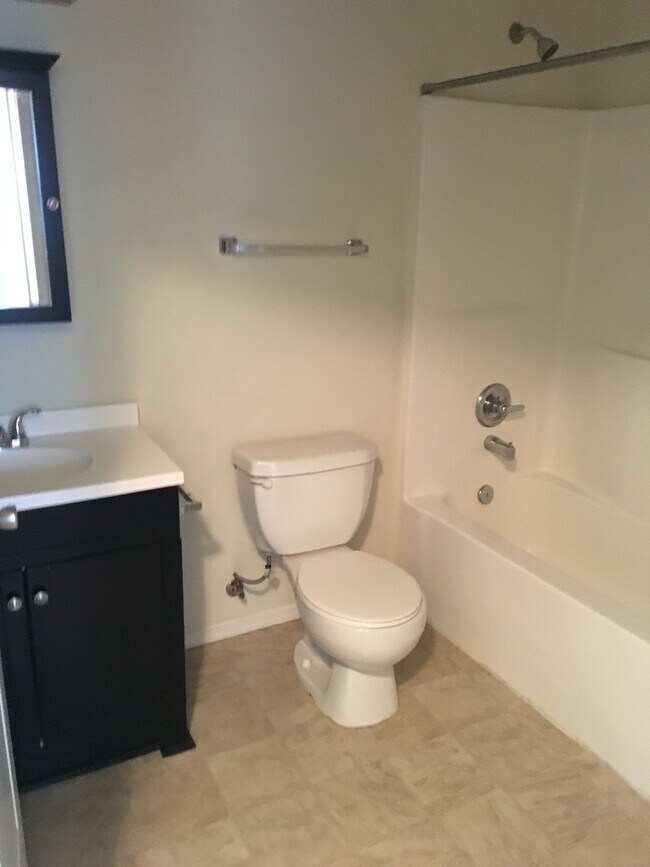 Full Bath upstairs - 4711 S Puget Sound Ave