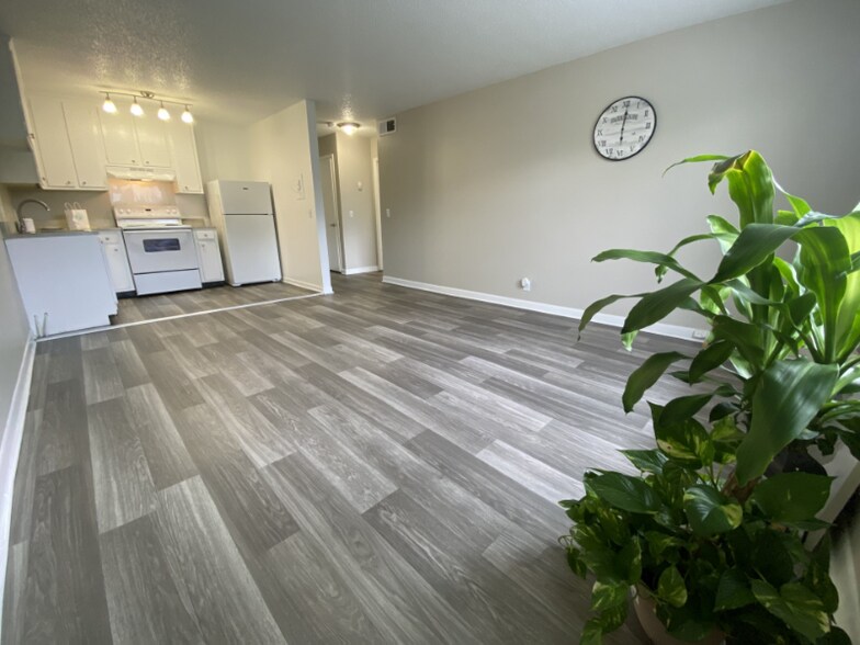 Building Photo - 1005 Hickory Hill Ln