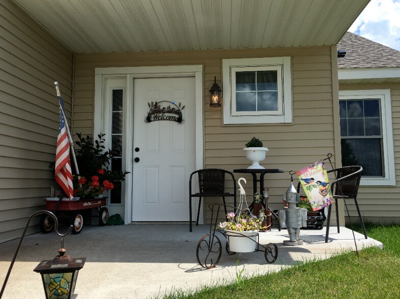 Building Photo - 1911 6th Ln SE