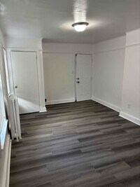 Building Photo - 724 N Market St