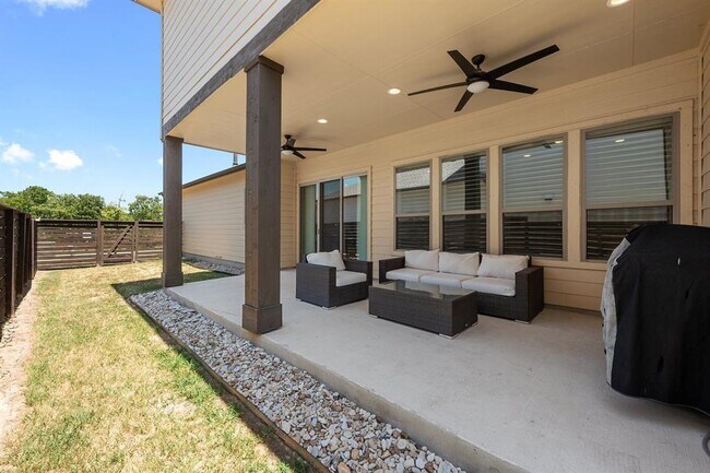 Building Photo - 1506 Arcilla St