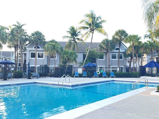 Building Photo - 10370 SW 150th Ct