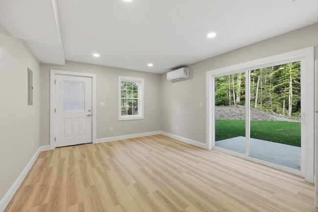 Building Photo - 104 Hilltop Dr
